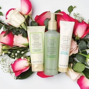 Mary Kay Satin Hands Set